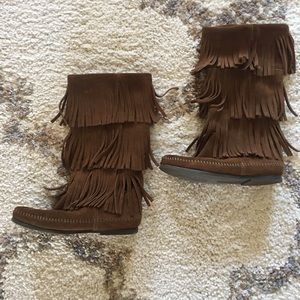 Minnesota fringe boots